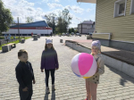 19 августа, на центральной площади города, сотрудники межпоселенческого культурно- досугового Центра, провели игровую программу «Играй с нами».